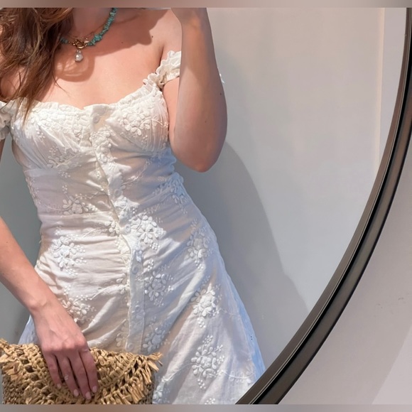 🤍White embroidered corset off shoulder mini dress🤍 - Picture 3 of 5